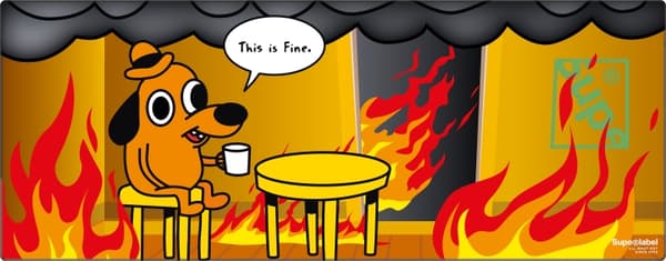 Supe Skrivbordsmatta This Is Fine musmatta, 92 x 36 cm