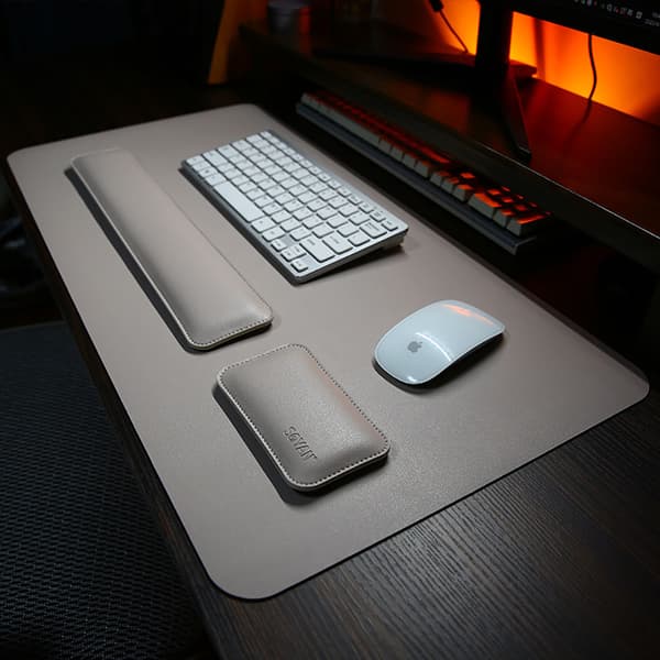 Dubbelsidigt handledsstöd i PVC-läder och memory foam