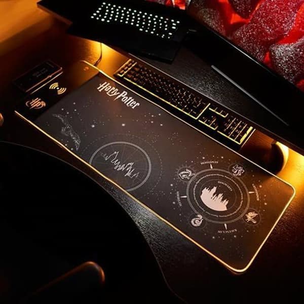 XL Spelmusmatta - NUMSKULL - Harry Potter - Trådlös Laddare 15W - Anpassningsbar LED - Halkfri