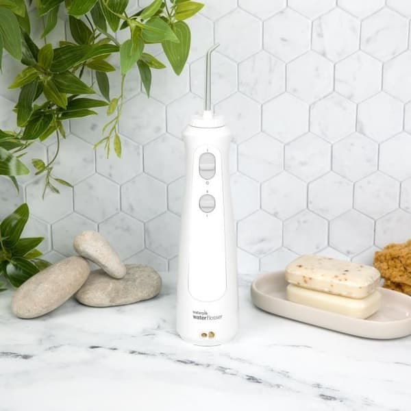 Waterpik WF-13 Pearl tandtråd - Vit - Sladdlös - Uppladdningsbar - 2 trycknivåer - 4 spetsar