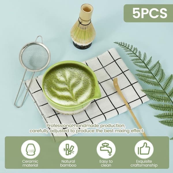 Keraaminen teeastiasto, joka sisältää matcha-kulhon, matcha-vispilateline ja tulitikkuvispilä, 5-osainen setti