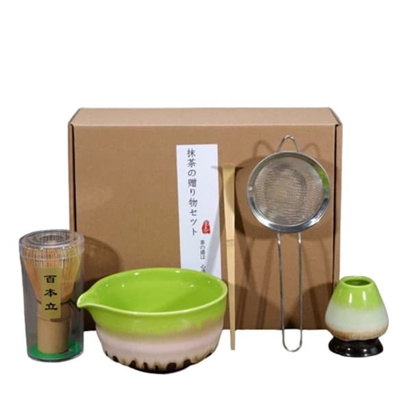 Keraaminen teeastiasto, joka sisältää matcha-kulhon, matcha-vispilateline ja tulitikkuvispilä, 5-osainen setti