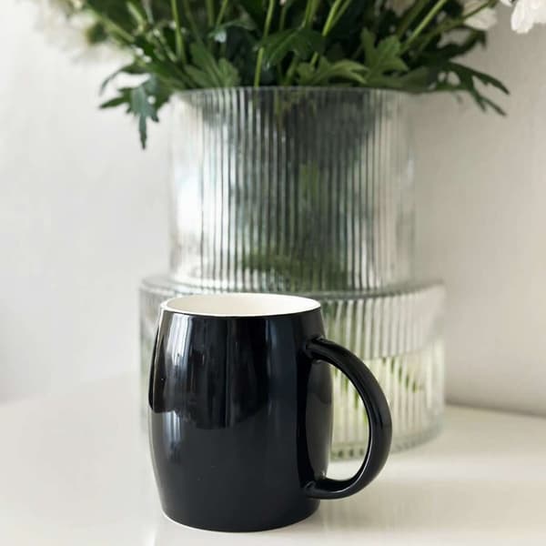 Kaffekopp i Svart porslin med sked och lock i bambu och 400 ml kapacitet - Perfekt som gåva till familj, vänner eller kollegor