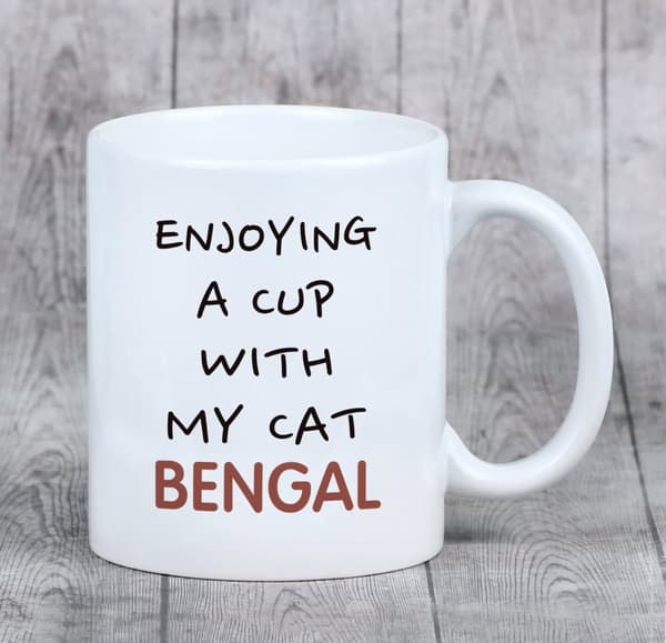 Bengalsk krus med grafik og inskriptionen af Art-Dog-mærket