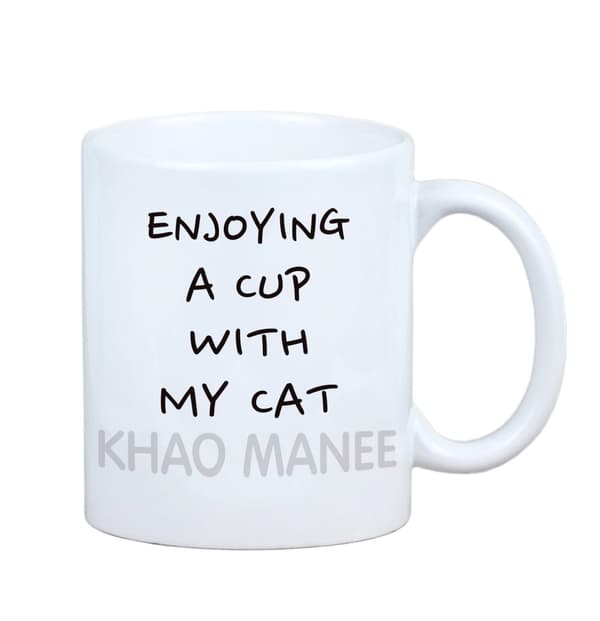 Khao Manee - mugg med grafik och inskriptionen av Art-Dog-märket