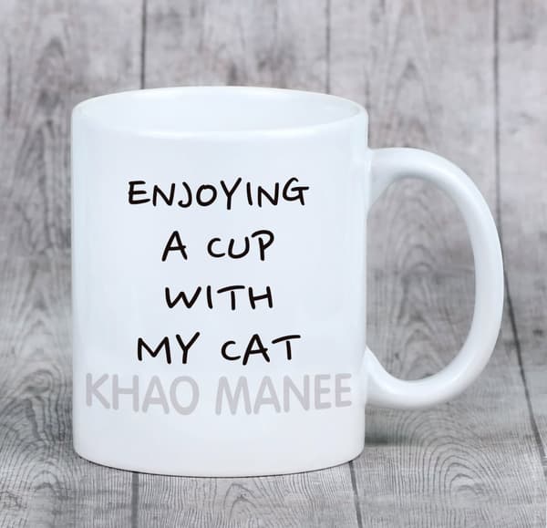 Khao Manee - mugg med grafik och inskriptionen av Art-Dog-märket
