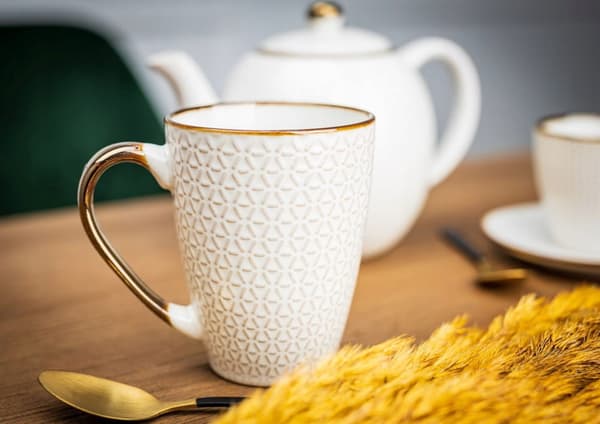 Keramisk kaffe- och temugg 370 ml Vit och gulddesign