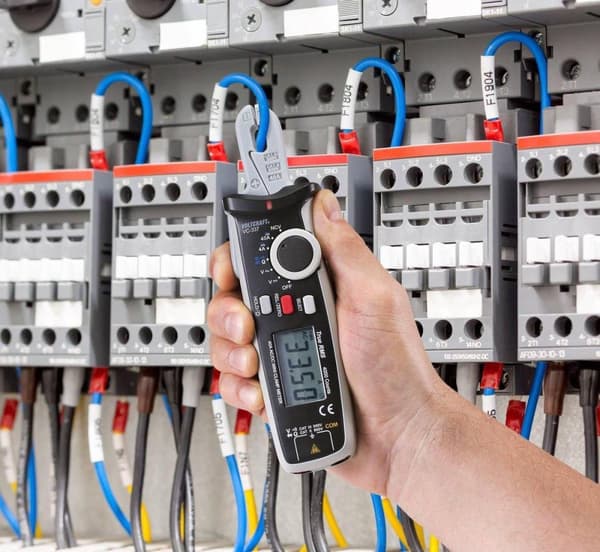 VOLTCRAFT VC-337 Clamp Meter Digital CAT III 300 V, CAT II 600 V Näyttö (määrät): 4000