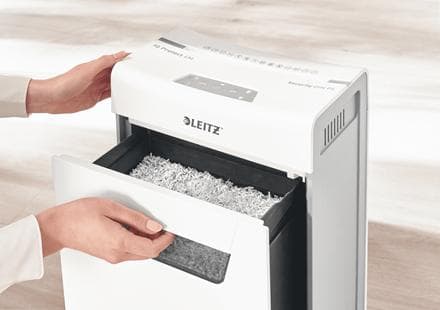 Leitz IQ Protect Premium 4M Ultra Tyst pappersförstörare P-5 Micro för hemmet - Inmatning upp till 4 ark - Vit