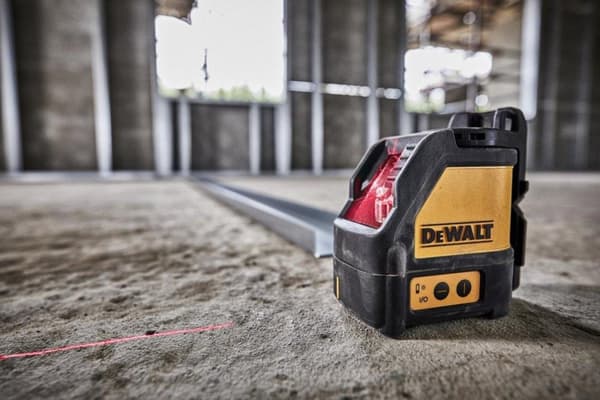 DeWALT DW088K Selvnivellerende kryds-/linjelaser i etui - 2 linjer - Rød - 15m