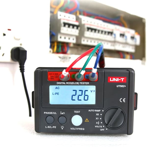 Uni-T UT582+ digitaalinen RCD-katkaisijatesteri