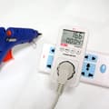 Pikkukuva 5 / 5: Pistorasia Uni-T UT230B-EU energiankulutusmittarilla