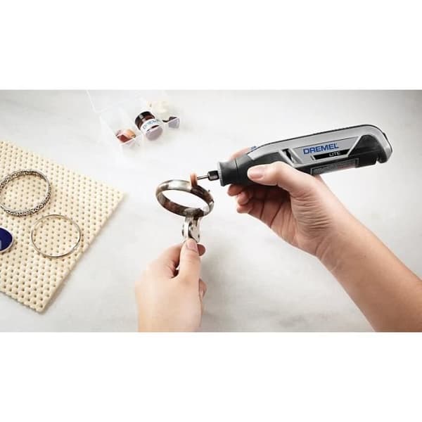 Dremel 7760-15 mini sladdlöst multiverktyg - Li-Ion batteri (3,2V) (levereras med 15 tillbehör)