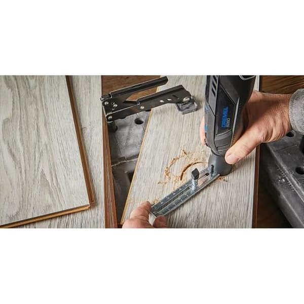 Dremel 8260 sladdlöst multiverktyg anslutet - 65 tillbehör + 5 anpassningar