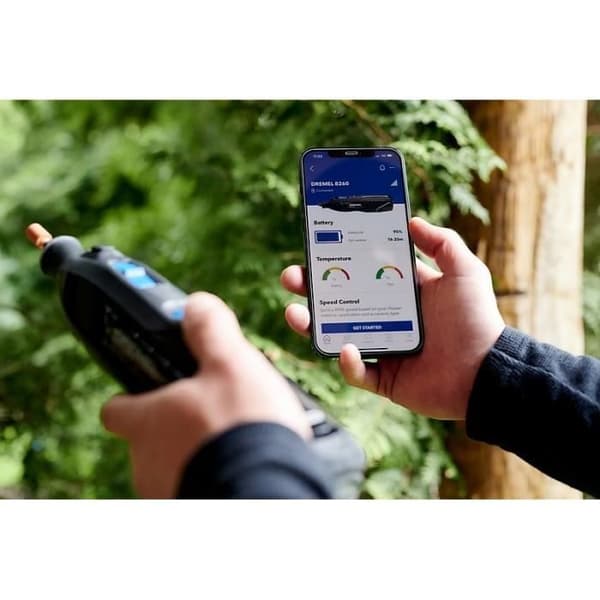 Dremel 8260 sladdlöst multiverktyg anslutet - 65 tillbehör + 5 anpassningar