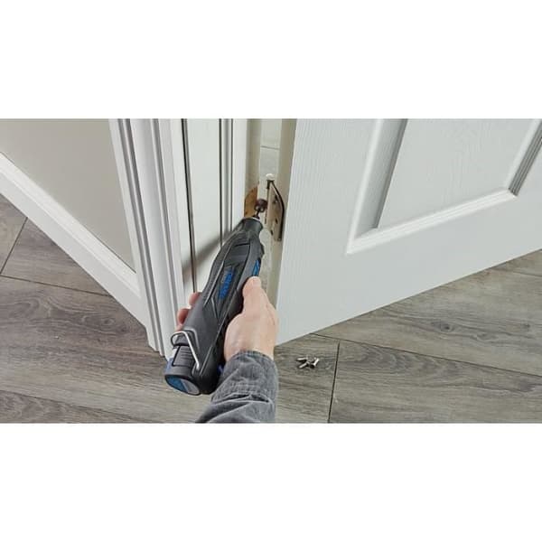 Dremel 8260 sladdlöst multiverktyg anslutet - 65 tillbehör + 5 anpassningar