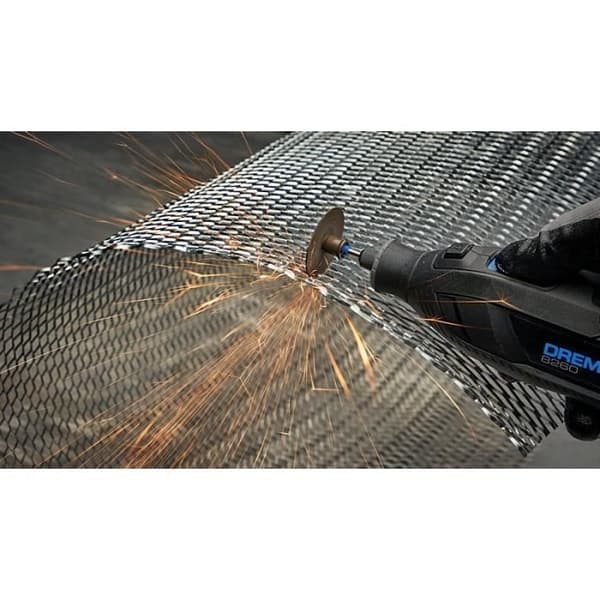 Dremel 8260 sladdlöst multiverktyg anslutet - 65 tillbehör + 5 anpassningar