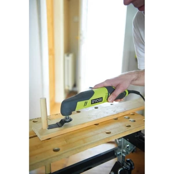 RYOBI - Multiverktyg 200W - 10 000-20 000 osc/min - 3° oscillation - Levereras i påse med 2 blad, 1 slipplatta & slipmedel - RMT200-S