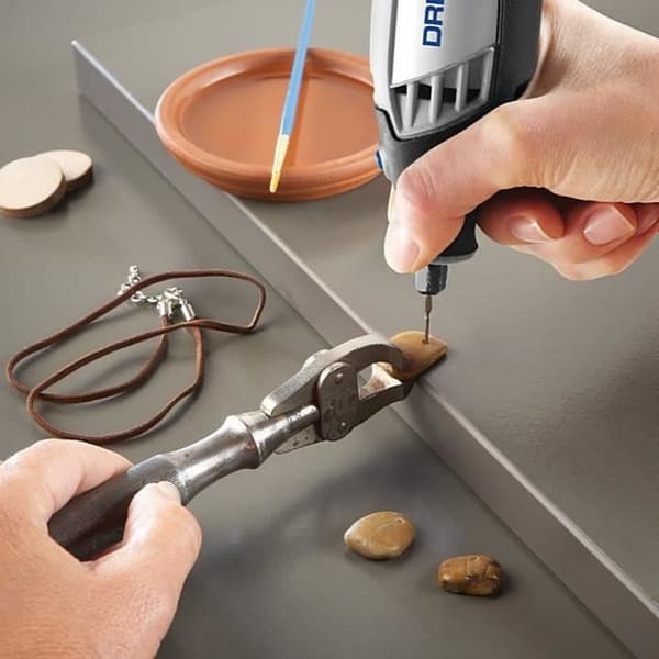 DREMEL Multifunktionsverktyg (130 w), 2 anpassningar, 25 tillbehör