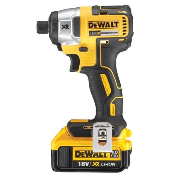Paket med 6 DEWALT DCK699M3T-maskiner - 3 18V-batterier, multispänningsladdare och 2 Tstak-boxar