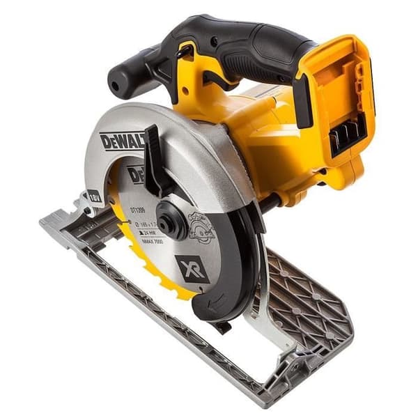 Paket med 6 DEWALT DCK699M3T-maskiner - 3 18V-batterier, multispänningsladdare och 2 Tstak-boxar