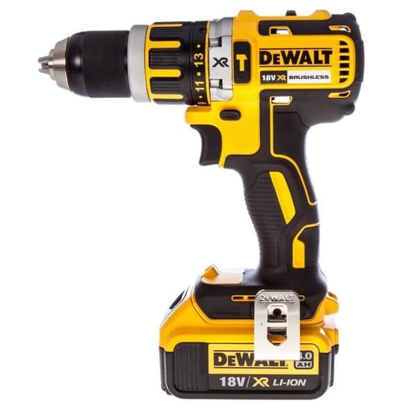 Paket med 6 DEWALT DCK699M3T-maskiner - 3 18V-batterier, multispänningsladdare och 2 Tstak-boxar