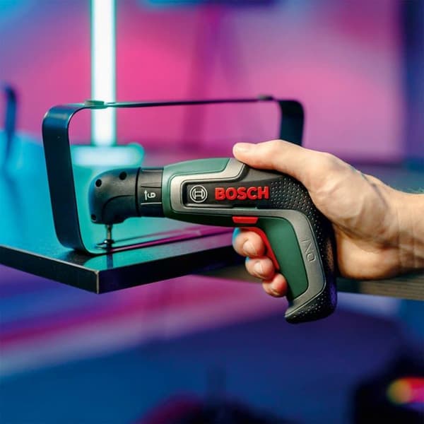 BOSCH-ruuvimeisseli - IXO-sovitin taivutettuna
