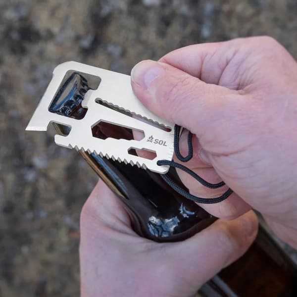 SOL PACKIT SURVIVAL CARD TOOL,  multitool i storlek av visakort