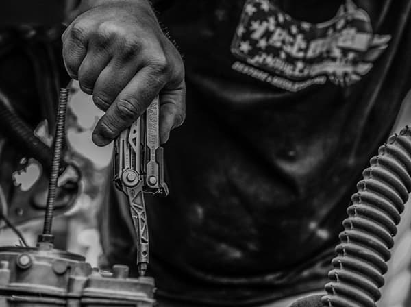 GERBER CENTER DRIVE STEINLESS/BLACK (multitool med fodral)