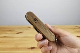 VICTORINOX HUNTSMAN WOOD 91 MM, Victorinox armekniv valnötsträ