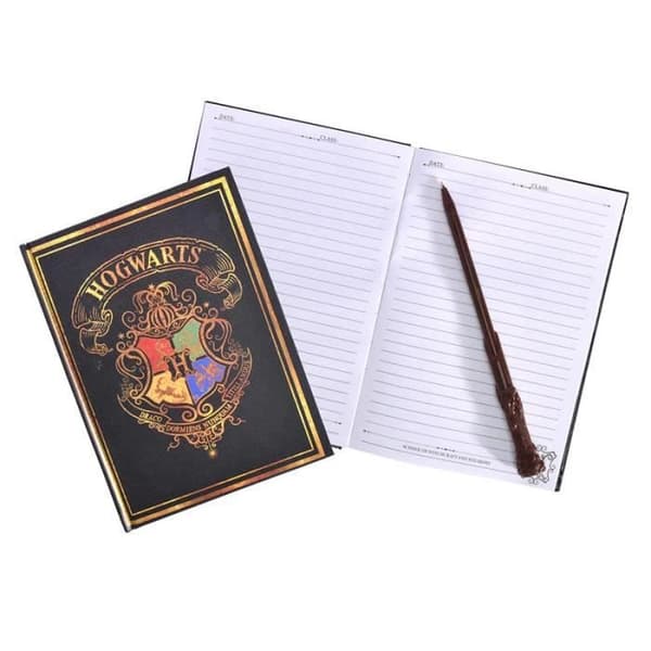 HARRY POTTER - FÄRGERIGT CREST - A5-ANteckningsbok-SET + BLÅ BAGUETTE-PENNA