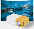 Miniatyrbillede 1 af 6: Lollanda Full HD Mini Projektor – 1080p, kompakt og bærbar med 60" skærm