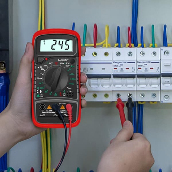 KÄDESSÄ PITÄVÄ YLEISMITTARI ELEKTRONINEN TARKKUUSMITTARI PRO