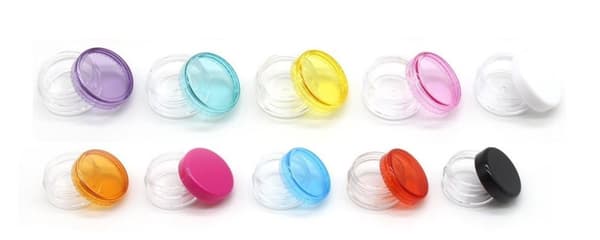 80 muovipurkin sarja (5 ml) värillisillä kierrekorkilla