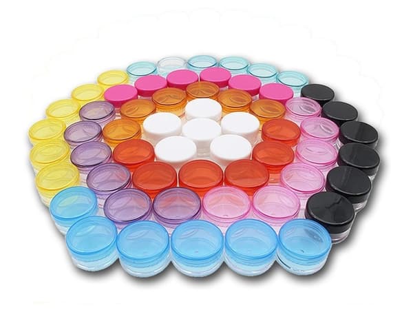 Sæt med 80 plastikglas (5 ml) med farvede skruelåg