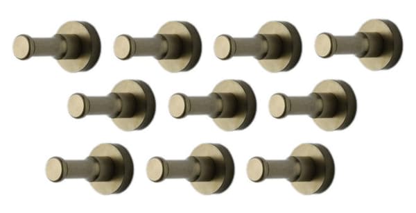 Set med 10 klädkrokar i metall, väggfästen, brons