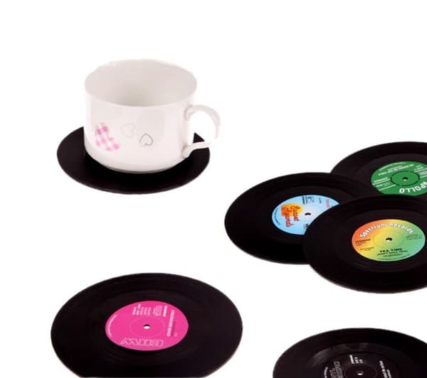 Set med 18 underlägg i retrostil (musikskivor)