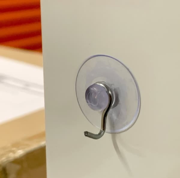Sæt med 48 små sugekopper med metalkrog (25 mm diameter)