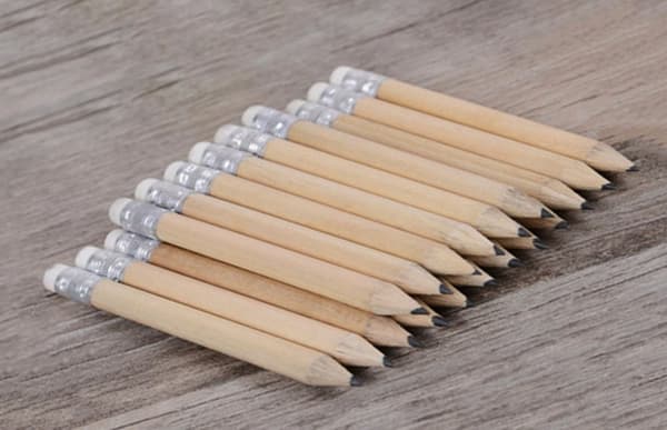 Set om 400 minipennor (typ 3: 10 cm, med suddgummi, i låda)