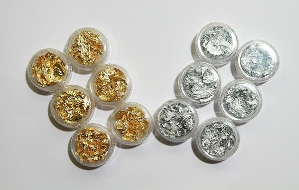 12 dåser guld- og sølvfolieflager