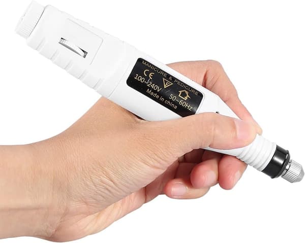 UNIQ Basic 6-i-1 Elektrisk Neglefil – Profesjonelt Manikyr/Pedikyr Sett med 6 Slipehoder for Naturlige og Kunstige Negler