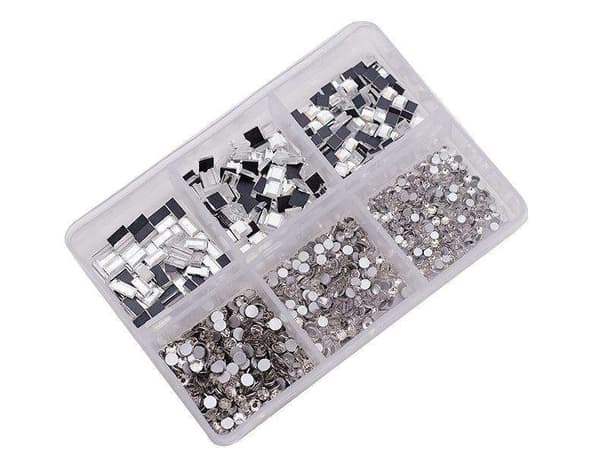 6 stk Rhinestone - Ulike størrelser - Zirkon - Negledekorasjoner