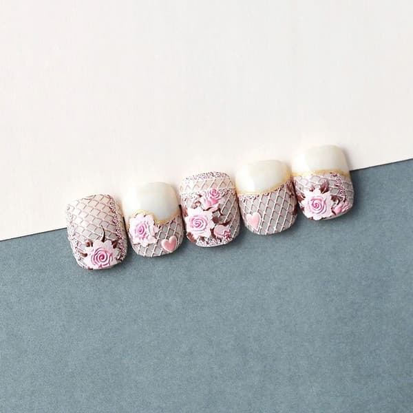 Itseliimautuvat kuperat 3D-kynsitarrat kuvioilla LACE
