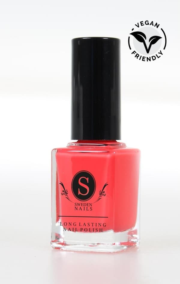 Sweden Nails Love Me