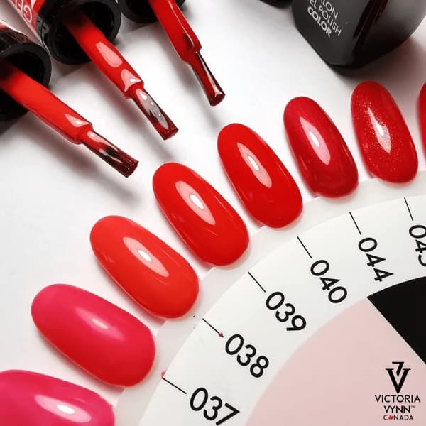 Victoria Vynn - Gel Polish - 044 Shimmering Red - Gellack