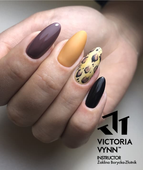 Victoria Vynn - Gel Polish - 168 Subtle Aubergine - Gellack