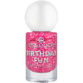 Miniatyrbild 1 av 3: Nagellack - Essence - Birthday Fun - 05 - Glittrig - 5 ml - Lyst finish
