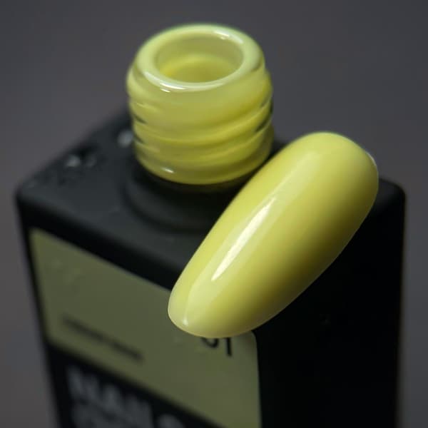 NAILSOFTHEDAY Krämbas 01 - pastellgul bas för känsliga naglar, 10 ml