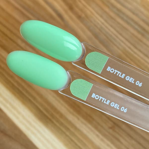 NAILSOFTHEDAY Pullogeeli 06 - vihreä vahvistava ja korjaava geeli, 10 ml