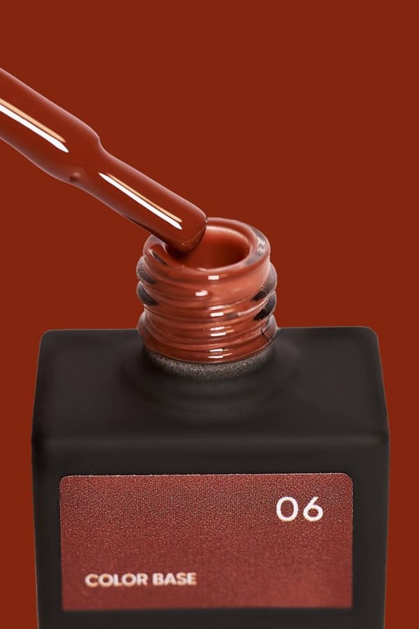 NAILSOFTHEDAY Color base 06 - intensiivisen ruskea kynsialusta, 10 ml